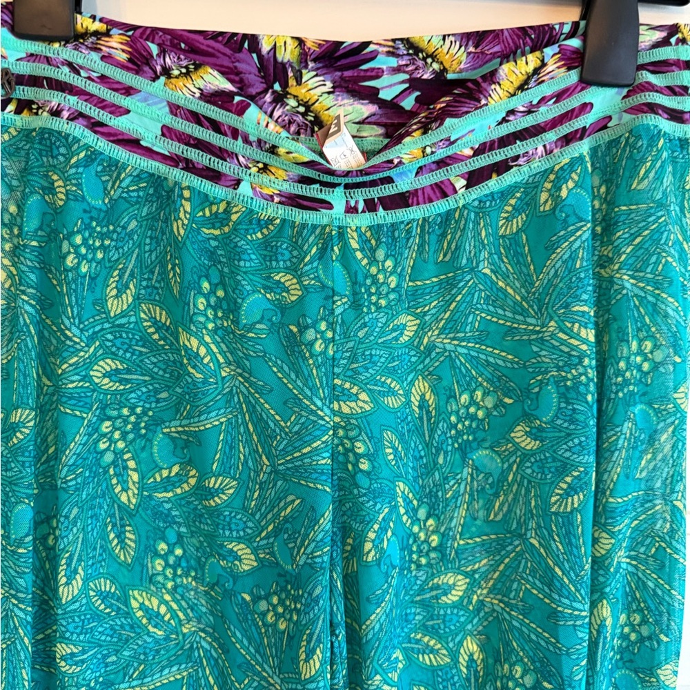 Women's PILOT PIRATE PANT by MAAJI size M - Picture 8 of 8
